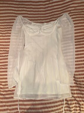 White mini long sleeve dress